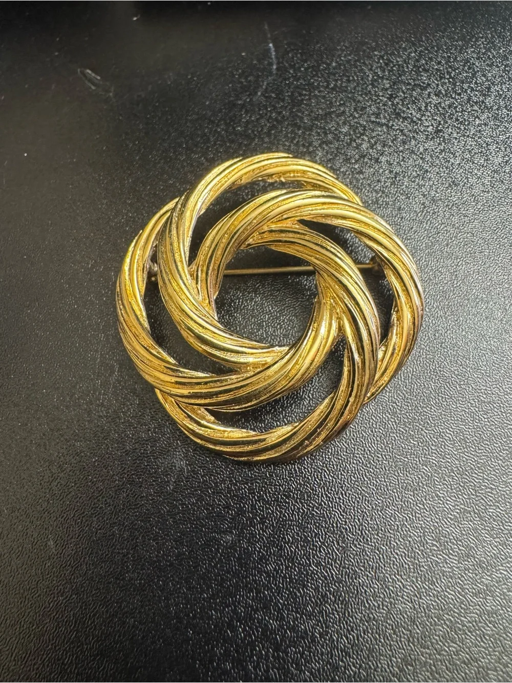 Monet elegant gold